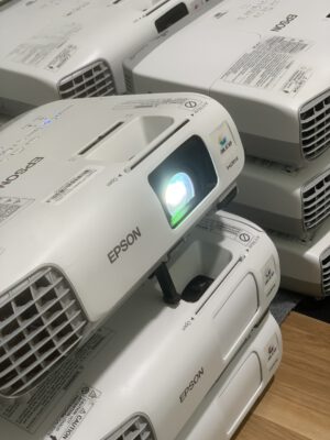 thuê máy chiếu giá rẻ