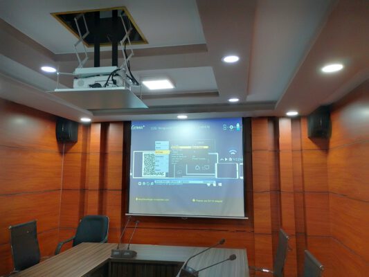 Cho thuê máy chiếu tổ chức tất niên