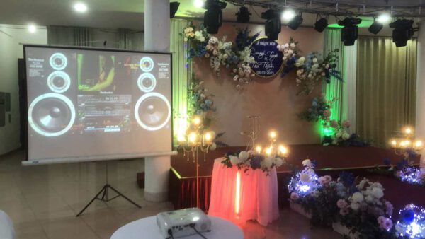 lợi ích dịch vụ cho thuê máy chiếu